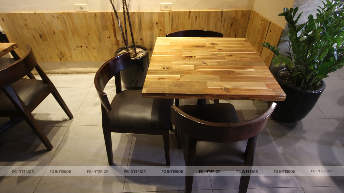 Holla cafe - Thong thả thưởng thức cafe và ngắm cảnh phố phường nhộn nhịp