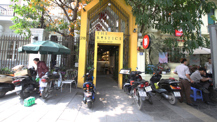 Bức tranh nhiên nhiên mộc mạc tại The Rustics số 21B phố Điện Biên Phủ