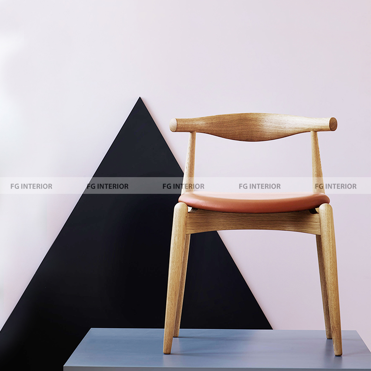 Ghe-noi-tieng-Elbow - CH20-Oak-1