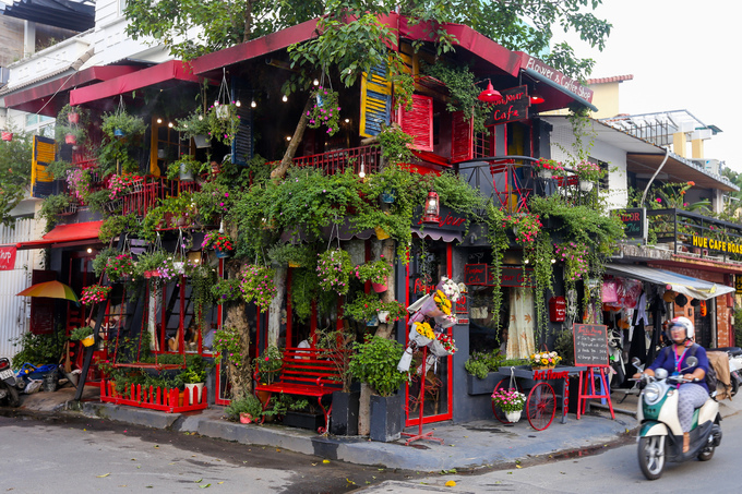 quan-cafe-ngap-tran-sac-hoa-kieu-phap-1