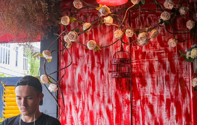 quan-cafe-ngap-tran-sac-hoa-kieu-phap-4