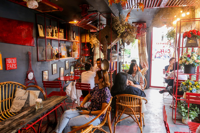 quan-cafe-ngap-tran-sac-hoa-kieu-phap-5