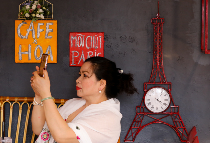 quan-cafe-ngap-tran-sac-hoa-kieu-phap-6