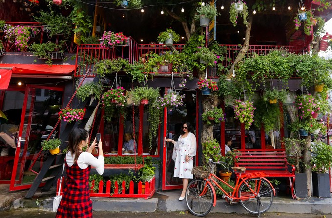 quan-cafe-ngap-tran-sac-hoa-kieu-phap-10