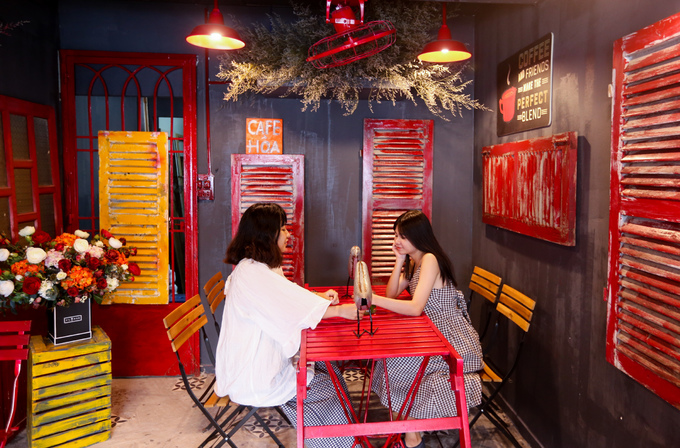 quan-cafe-ngap-tran-sac-hoa-kieu-phap-12